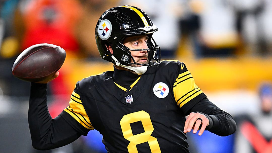 La decisión de Aaron Rodgers se cierne sobre los Steelers.
