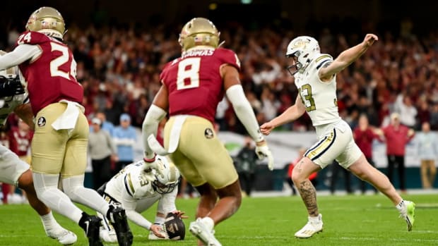 Georgia Tech kicker Aidan Birr kicks the winning field goal during the 2024 Aer Lingus Classic against Florida State.