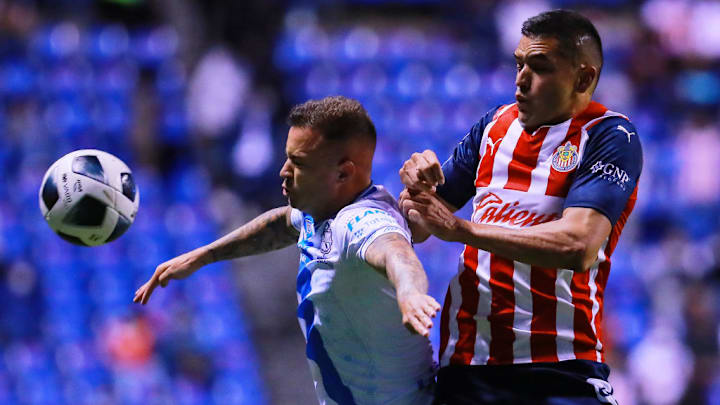 Gustavo Ferrareis, Sergio Flores