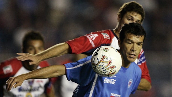 Jared Borgetti (front) of Cruz Azul vies