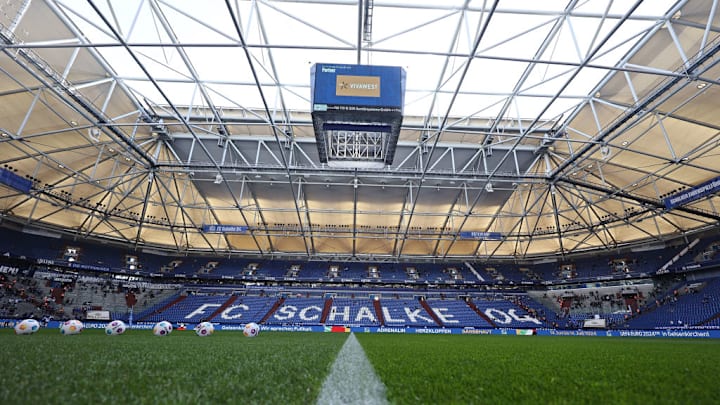 FC Schalke 04 v Karlsruher SC - Second Bundesliga