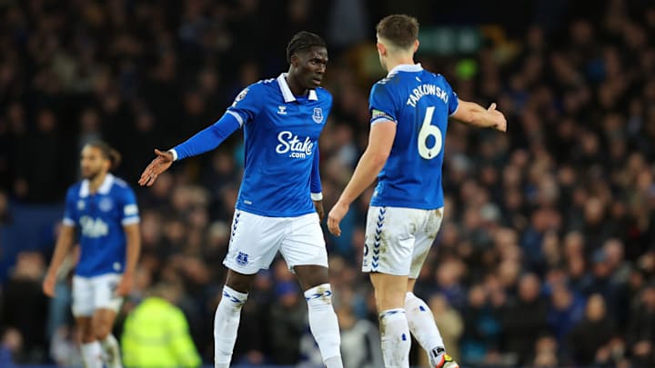 Amadou Onana, James Tarkowski