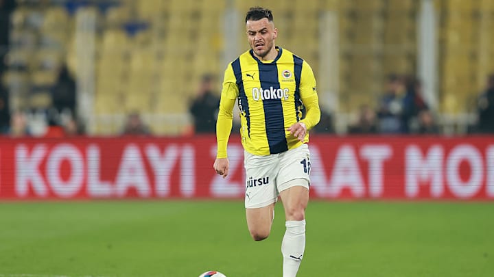 Filip Kostic im Fenerbahce-Trikot