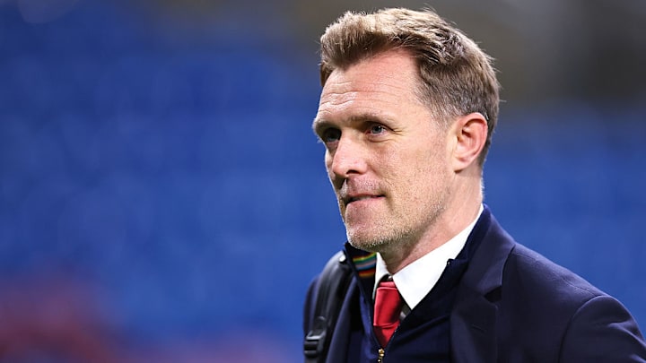 Darren Fletcher wasted little time switching things around. Darren Fletcher wasted little time switching things around.