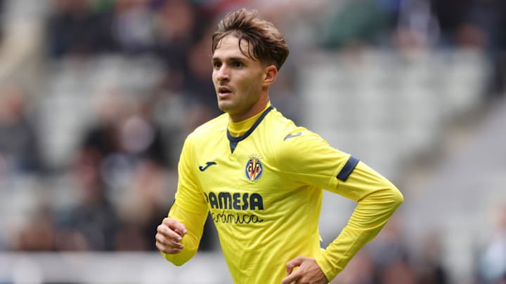 Carlo Adriano militó con el Villarreal y ahora llega a la Liga MX con el Querétaro.