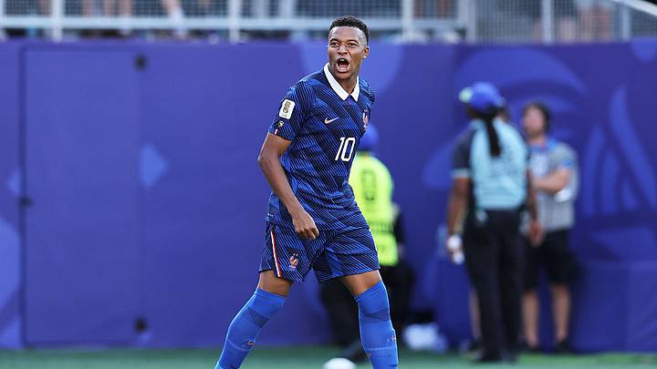Mbappé recibió insultos racistas por parte de una senadora paraguaya. Mbappé recibió insultos racistas por parte de una senadora paraguaya.
