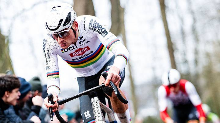 Mathieu van der Poel logró una gesta monumental este domingo al ganar la 5ª y última etapa de la Vuelta a Luxemburgo tras una escapada en solitario de 175 kilómetros.