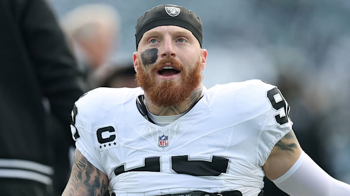 Maxx Crosby será jugador de los Baltimore Ravens.