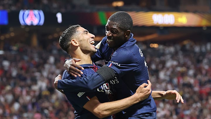 Dembélé celebra su gol, el segundo del PSG, con Hakimi. Dembélé celebra su gol, el segundo del PSG, con Hakimi.