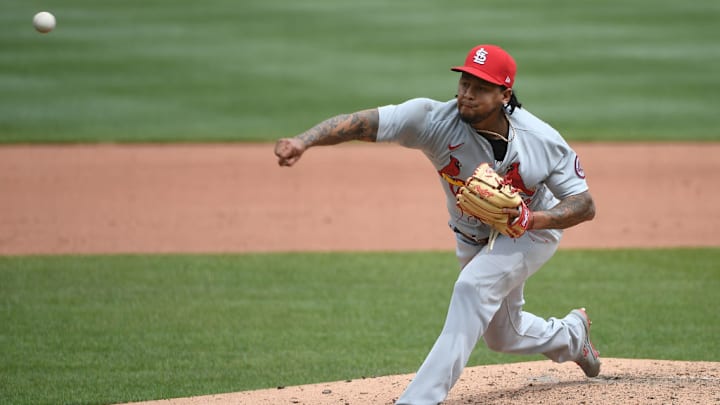 El dominicano Carlos Martínez hizo su estreno como lanzador de la MLB a la edad de 21 años con los Cardenales de San Luis