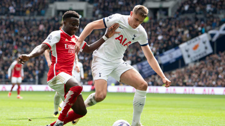 Bukayo Saka, Mickey van de Ven