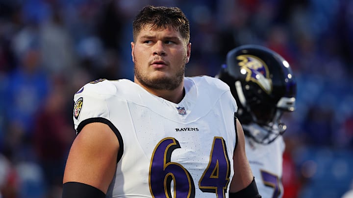 Tyler Linderbaum firmó con Raiders un contrato por 3 años y 81 MDD.