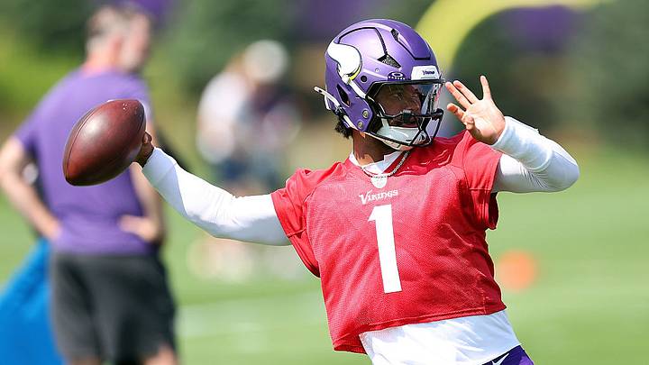 Kyler Murray se ha ganado oficialmente el puesto de quarterback titular de los Vikings. Kyler Murray se ha ganado oficialmente el puesto de quarterback titular de los Vikings.