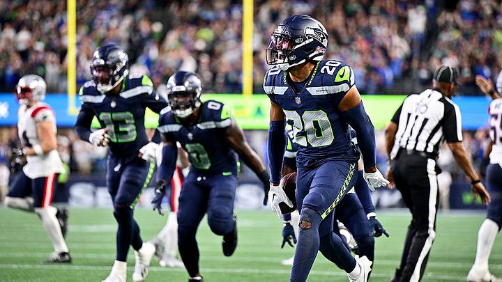 Los Seahawks iniciaron la campaña defendiendo su título con un triunfo sobre los Patriots. Los Seahawks iniciaron la campaña defendiendo su título con un triunfo sobre los Patriots.