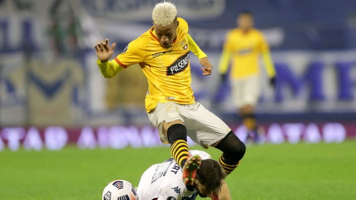Byron Castillo, Agustín Bouzat