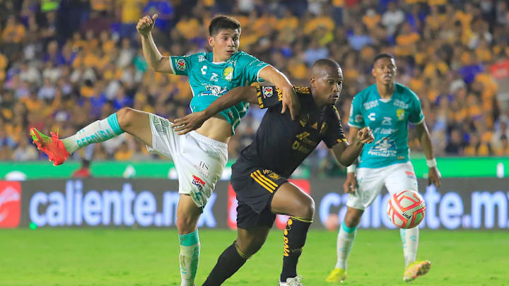 Jose Alvarado, Samir Caetano