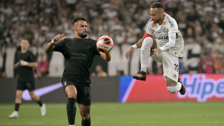 Raniele, do Corinthians, no clássico diante do Santos no Paulistão 202