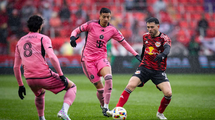 Lewis Morgan, Tomas Aviles