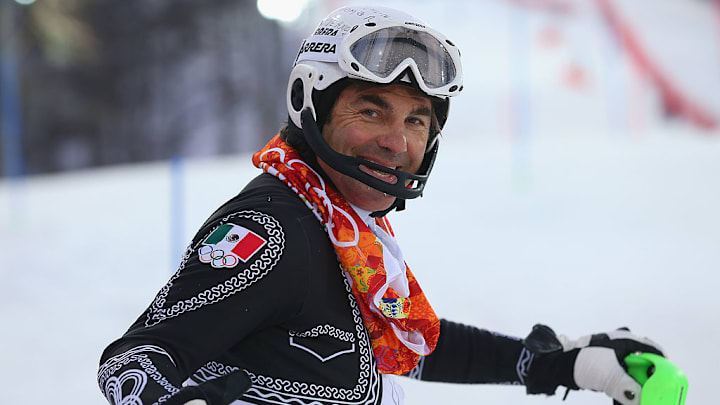 Hubertus von Hohenlohe en traje de charro en Juegos Olímpicos de Invierno.