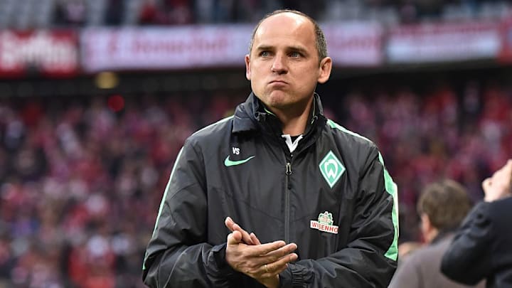 Viktor Skripnik an der Seitenlinie beiWerder Bremen.