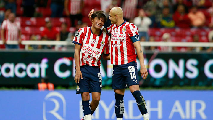 Javier Hernandez, Yael Padilla