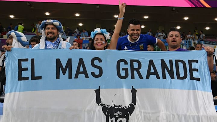 Torcida da Argentina no Ahmad bin Ali Stadium
