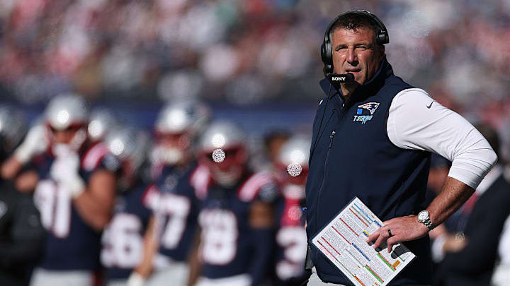 El coach Mike Vrabel tendrá una oportunidad de enriquecer su defensa en el Draft de la NFL.