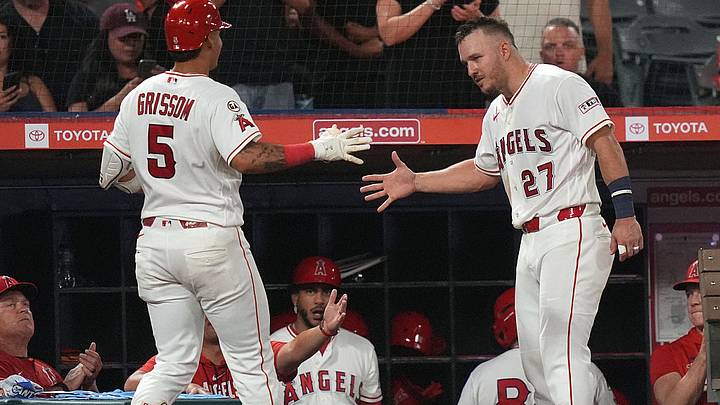 Mike Trout (der.) es la principal figura de los Angels de la MLB.