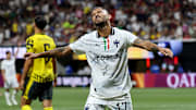 Jesús 'Tecatito' Corona se lamenta tras dejar ir un gol ante el Borussia Dortmund.