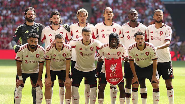 El Liverpool y el cuadro que mostró en la Community Shield.