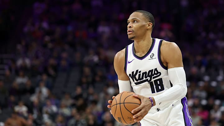 Russell Westbrook y los Kings tienen el peor récord de la NBA.