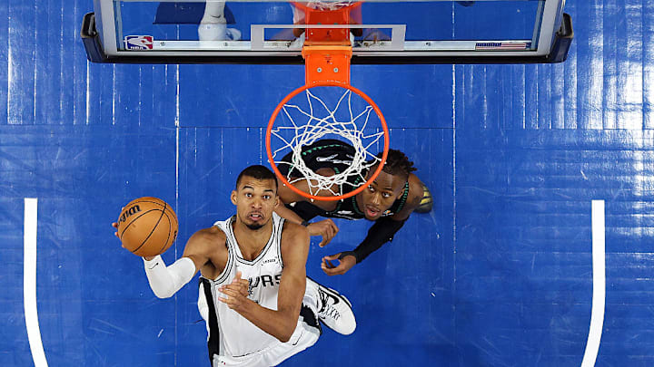 Victor Wembanyama y los Spurs avanzaron sobre Minnesota.
