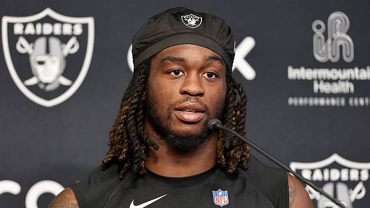 Ashton Jeanty sufrió una lesión en la rodilla durante el entrenamiento de los Raiders. Ashton Jeanty sufrió una lesión en la rodilla durante el entrenamiento de los Raiders.