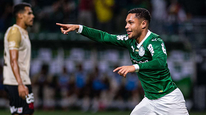 Vitor Roque