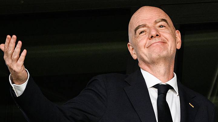 Infantino busca zanjar la crisis en la que se metió al intentar ingresar la inversión privada a los Mundiales. Infantino busca zanjar la crisis en la que se metió al intentar ingresar la inversión privada a los Mundiales.