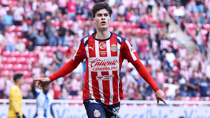 Armando González, delantero de las Chivas