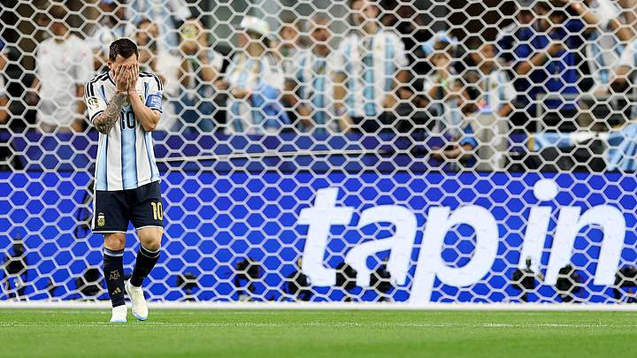 Antes de anotar su doblete este lunes, Lionel Messi se convirtió en el jugador con más penales fallados en Mundiales. Antes de anotar su doblete este lunes, Lionel Messi se convirtió en el jugador con más penales fallados en Mundiales.