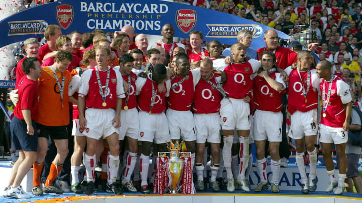 Arsene Wenger, Ashley Cole, Patrick Vieira, Martin Keown, Robert Pires, Freddie Ljungberg, Francis Jeffers, Jose Antonio Reyes, Dennis Bergkamp, Sylvain Wiltord, Lauren, Thierry Henry, Ray Parlour, Giovanni van Bronckhorst, Edu, Pascal Cygan, Gilberto Silva, Gael Clichy, Sol Campbell, Nwankwo Kanu, Stathis Tavlaridis, Kolo Toure, Jeremie, Aliadiere, Michal Papadopulos, Graham Stack, David Bentley, Justin Hoyte, Frank Simek, John Spicer, Jerome Thomas, Quincy Owusu-Abeyie, Olafur Ingi Skulason, Ryan Smith, Cesc Fabregas