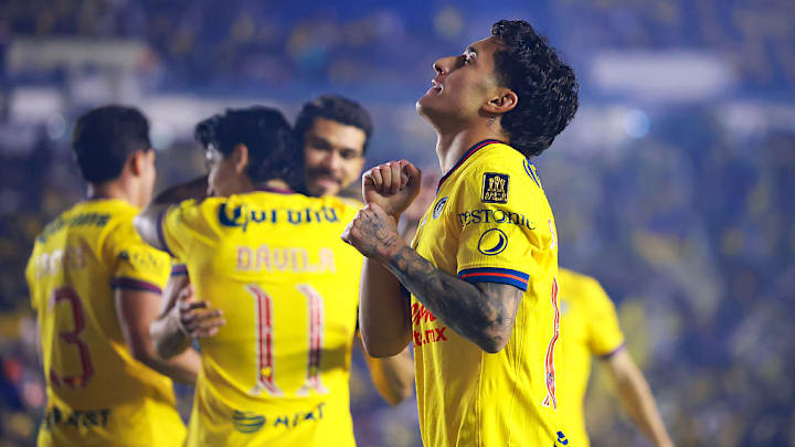 Alejandro Zendejas consiguió el doblete con el que América avanzó a las Semifinales. Alejandro Zendejas consiguió el doblete con el que América avanzó a las Semifinales.