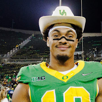 Oregon Ducks coach Dan Lanning provides injury update and importance of Kenyon Sadiq returning to the offense vs. Minnesota