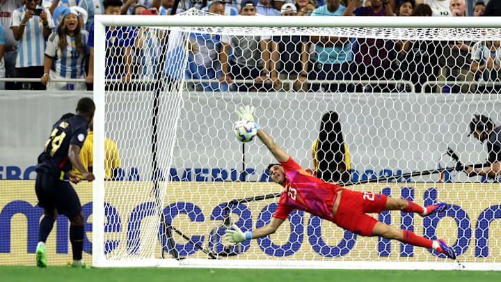 TOPSHOT-FBL-COPA AMERICA-2024-ARG-ECU