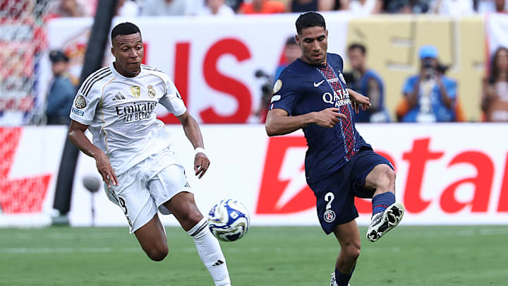 Mit Kylian Mbappé (l.) spielt ein enger Freund von Hakimi für Real Madrid.