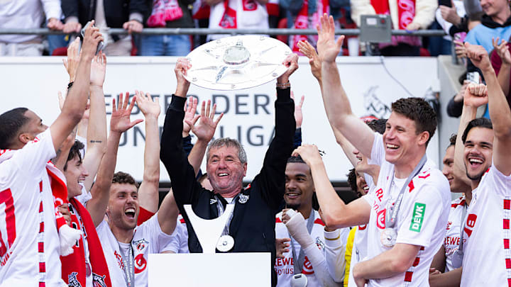Friedhelm Funkel gewann mit den Kölner in der letzten Saison die 2. Bundesliga und führte sie zurück in die Bundesliga.