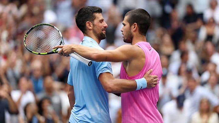 La nueva mecánica en el saque de Carlos Alcaraz resulta muy parecida a la del estelar serbio Novak Djokovic.
