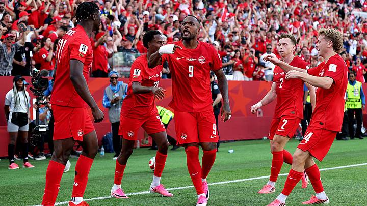 Cyle Larin tardó dos minutos en la cancha para anotar y darle a Canadá el primer punto en su historia mundialista. Cyle Larin tardó dos minutos en la cancha para anotar y darle a Canadá el primer punto en su historia mundialista.