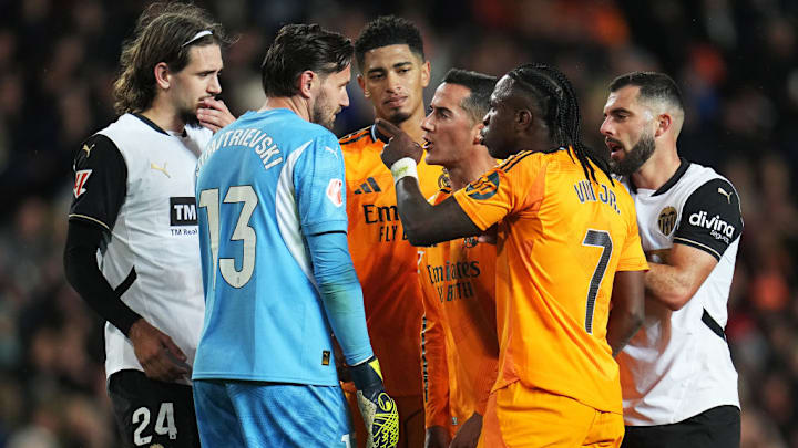 Vinicius Junior, Stole Dimitrievski