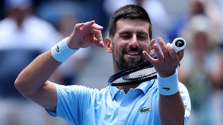 Novak Djokovic celebra su victoria ante Zachary Svajda.