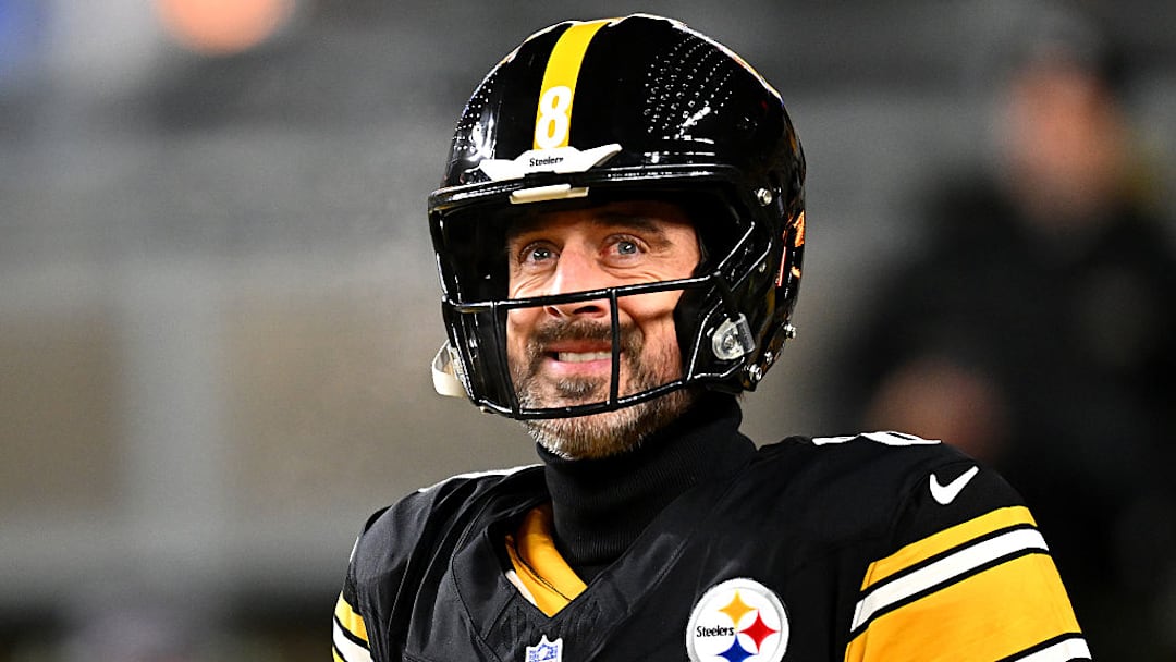 Aaron Rodgers aún no decide si volverá con los Steelers.