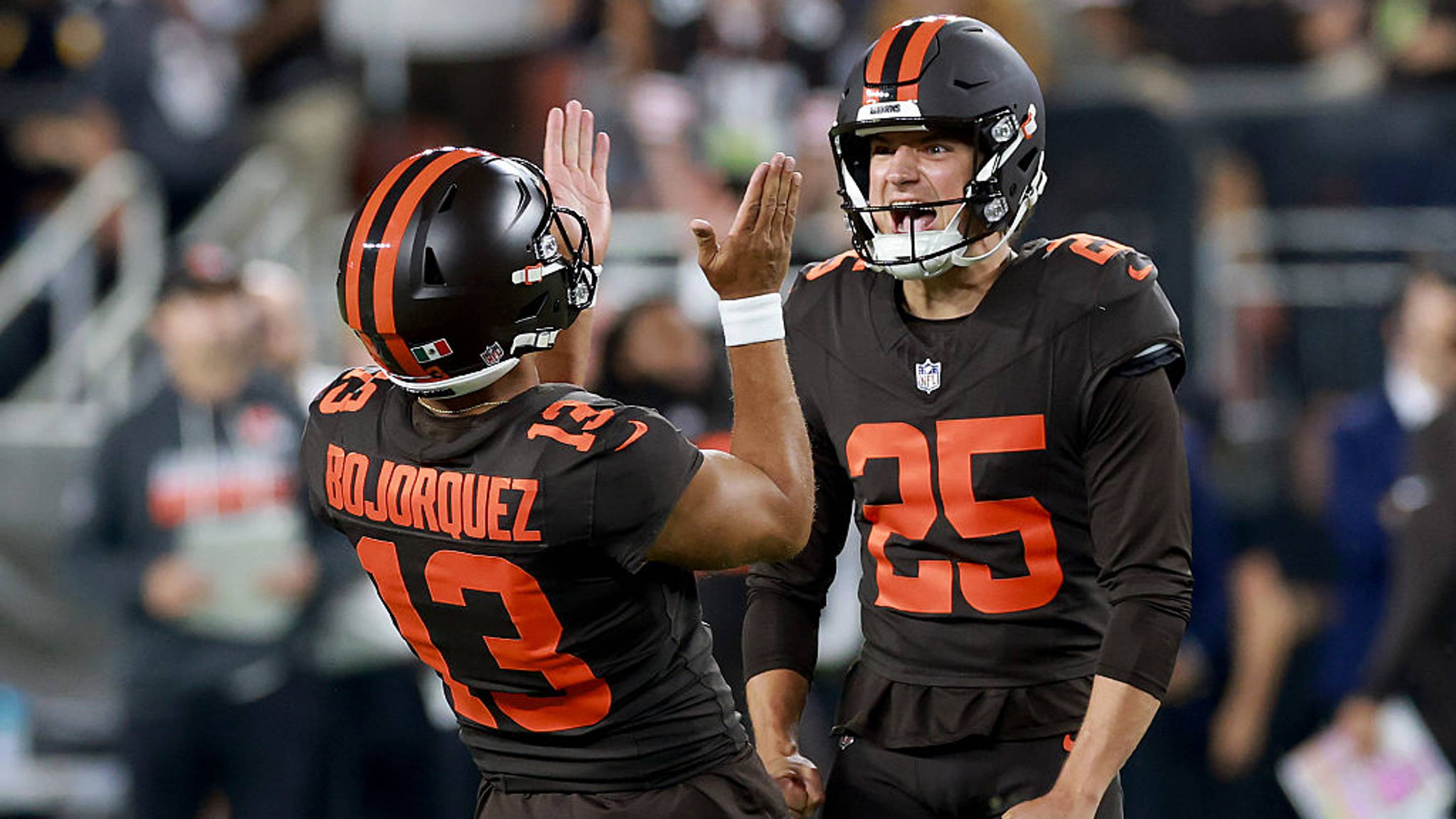 Browns sobreviven a la remontada de Rodgers y vencen a Steelers sobre la hora