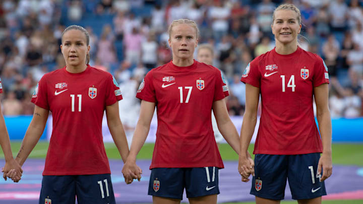 Guro Reiten, Julie Blakstad, Ada Hegerberg, jogadoras da Noruega